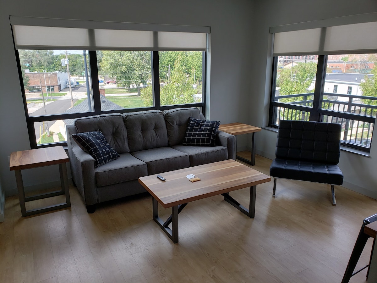 Midtown Plaza - Campustown Luxury Apartment (A)