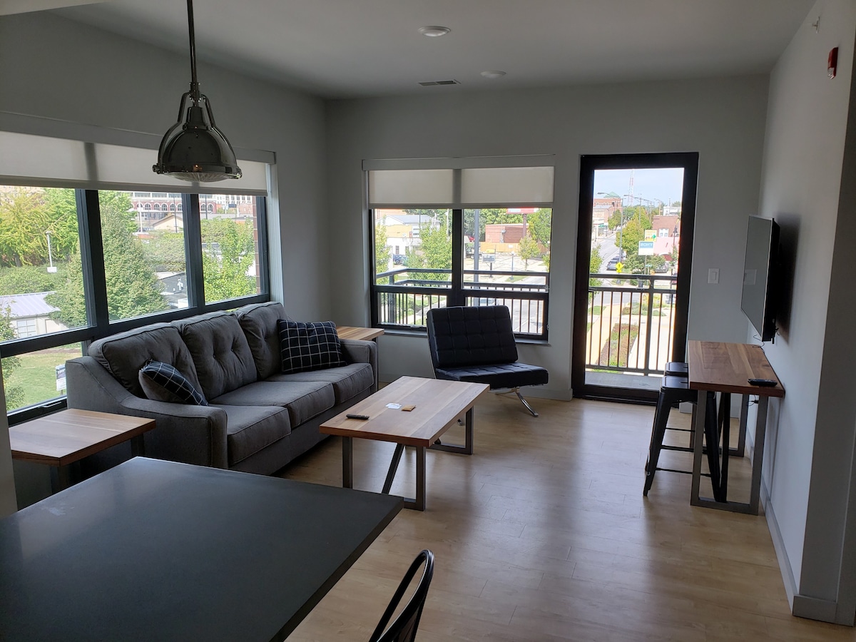 Midtown Plaza - Campustown Luxury Apartment (A)