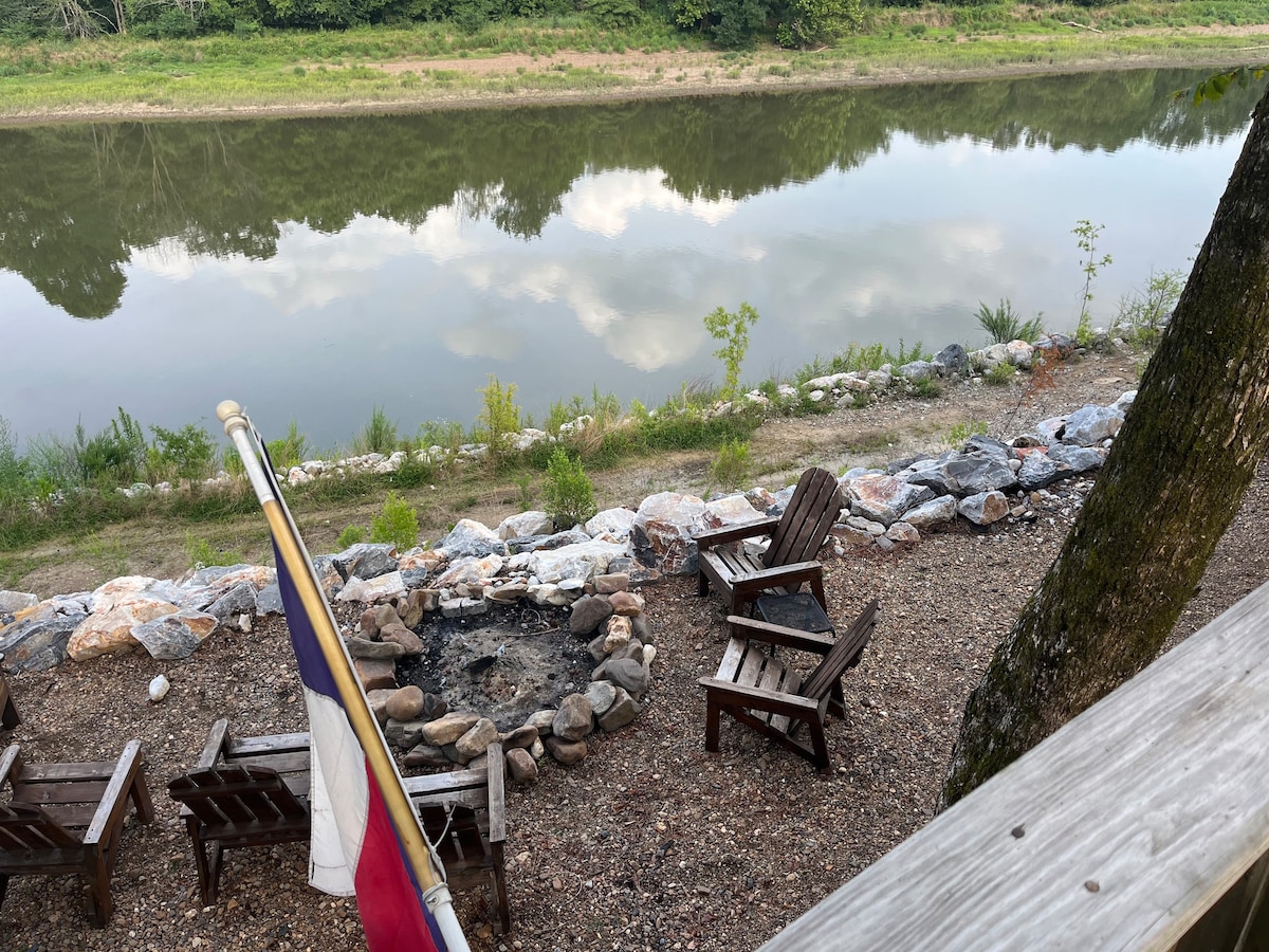 Ouachita River Treehouse