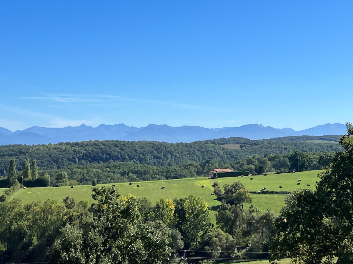 Une Vue de la Corniche, 
4 bed farmhouse