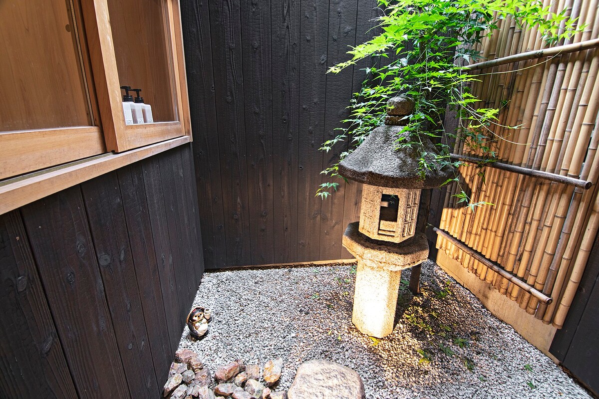 独栋精品京町屋【粉雪の宿】，京都站步行4分钟，桧木浴室，有庭院，最大可住7人