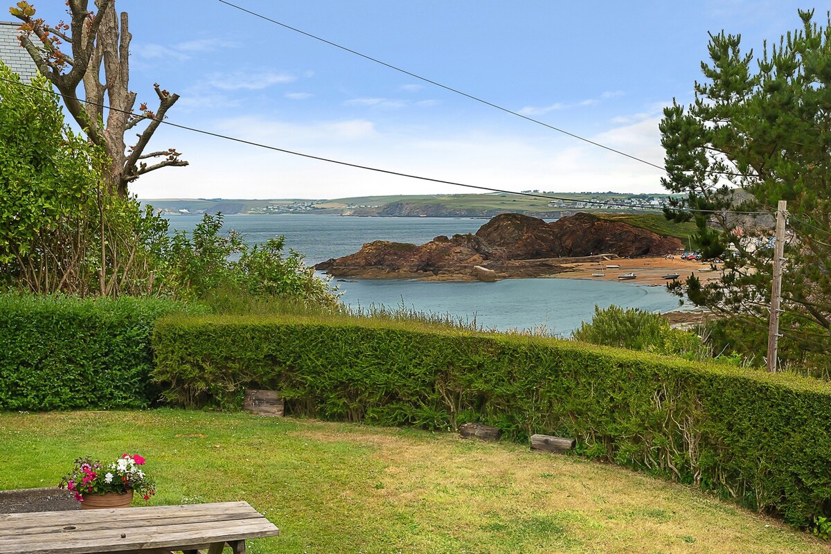 Sun Sea Views & Surf in Hope Cove  3 bed bungalow