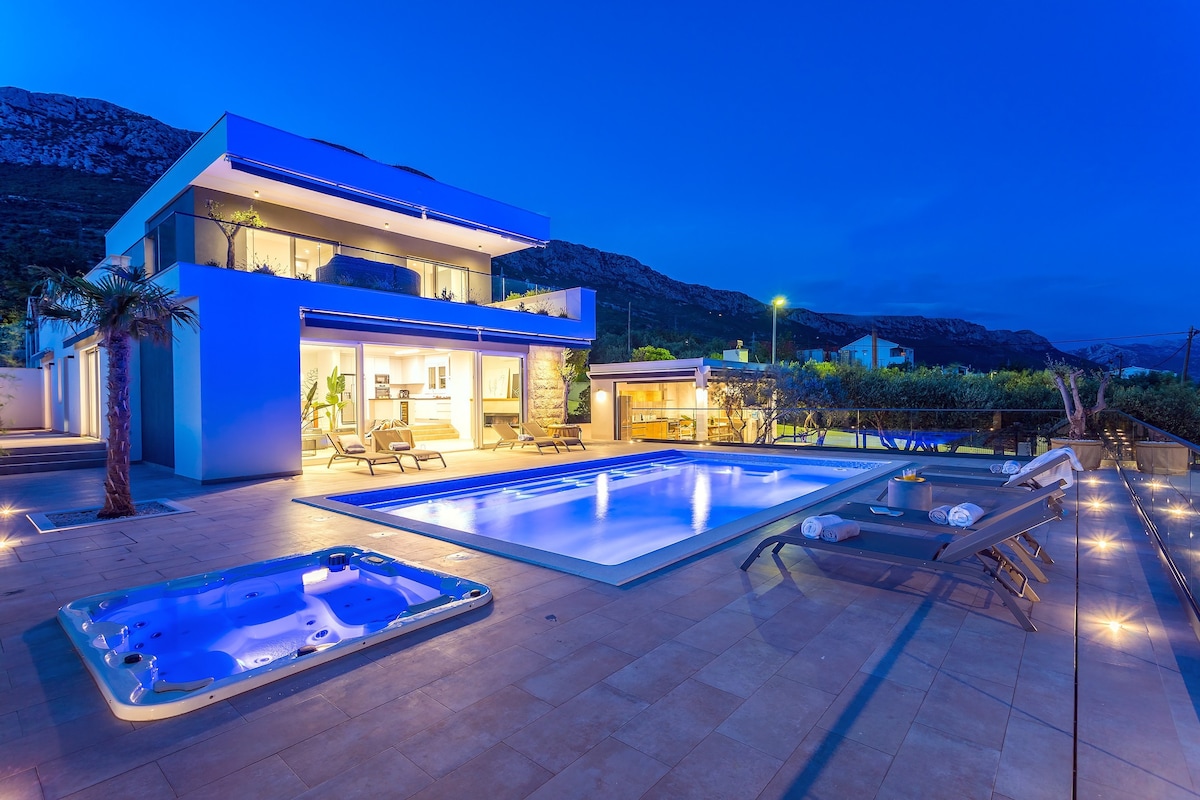 Aria别墅，配备45平方米的加热泳池、按摩浴缸、海景