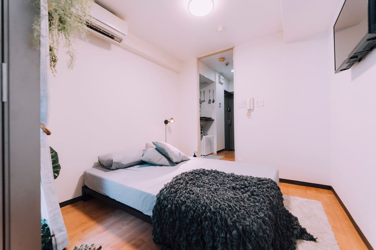 Minimalist Loft 2: Namba Compact Studio & 24/7 Gym