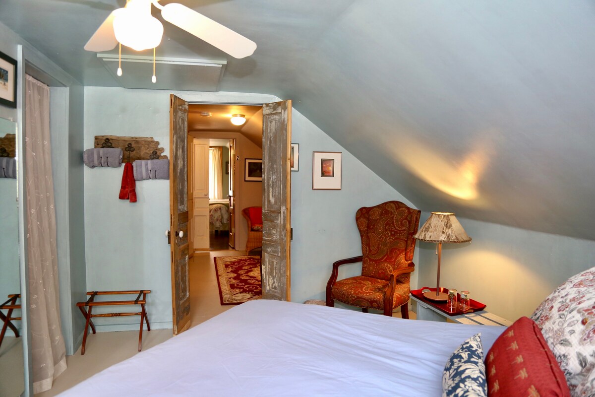 #3 Cycle Inn - Guest Room in Tranquil Home