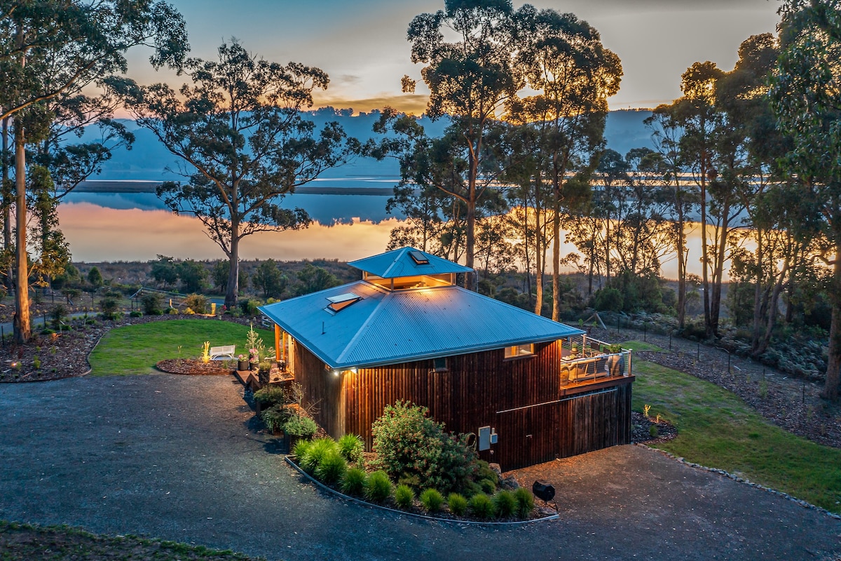 Huon River Hideaway