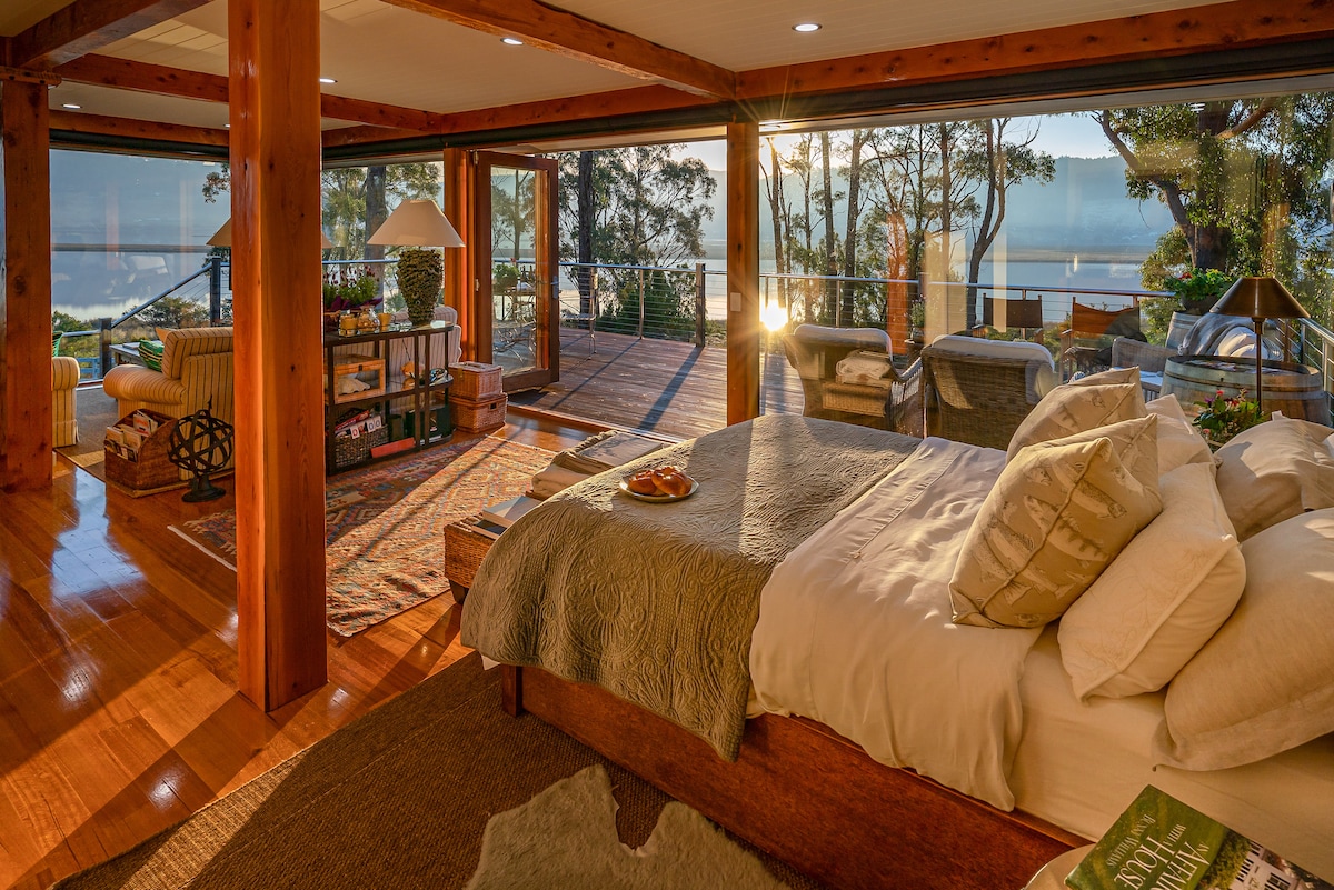 Huon River Hideaway