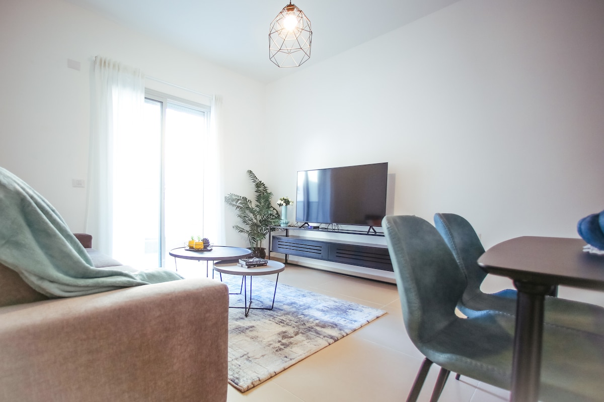 TLV | New Apt | 7 min walk from the sea | Mamad