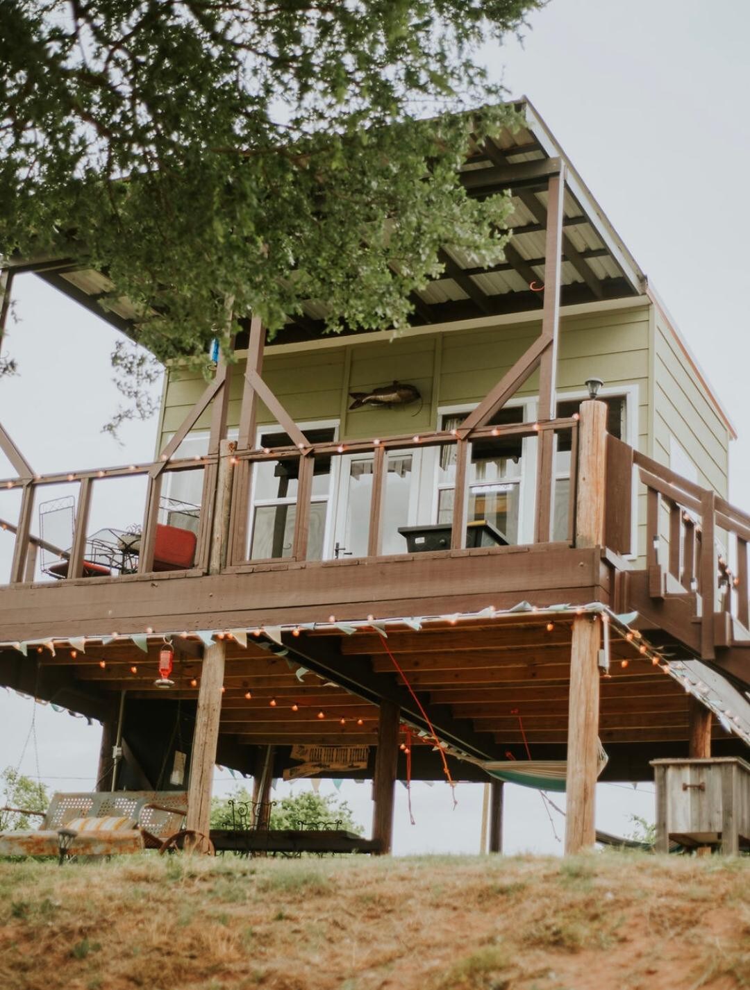 Waterfront Treehouse on river Near PK