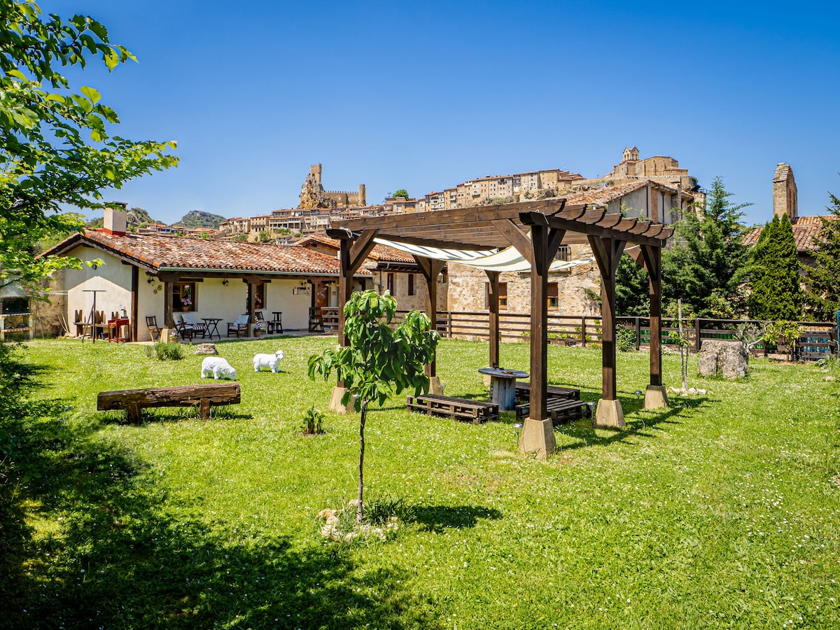 La Era de Vadillo. Espaciosa casa con jardín.