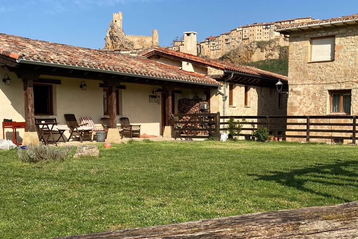 La Era de Vadillo. Espaciosa casa con jardín.