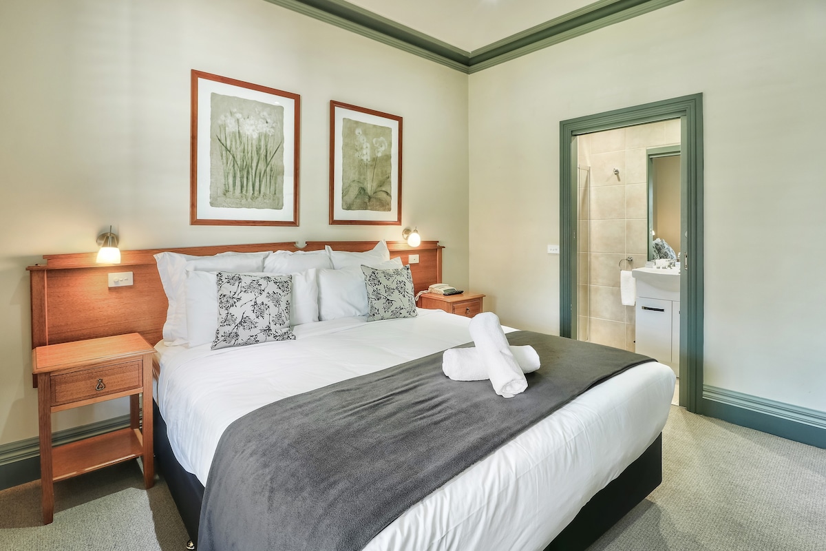 Alzburg Resort 3 Bedroom Apartment | Heated Pool