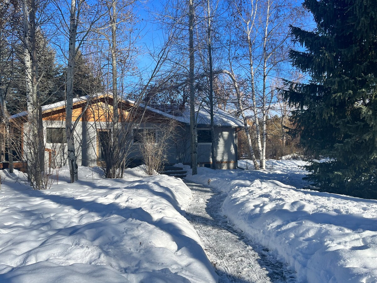 Creekside Cottage on Bozeman Creek