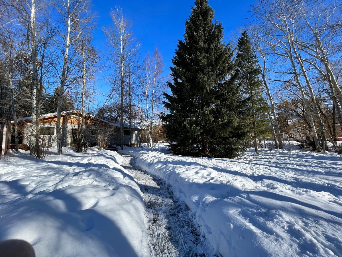 Creekside Cottage on Bozeman Creek