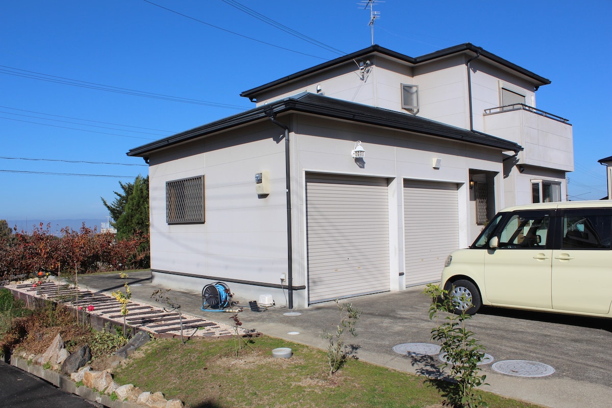 ③奈良附近古老道路上的果园房间