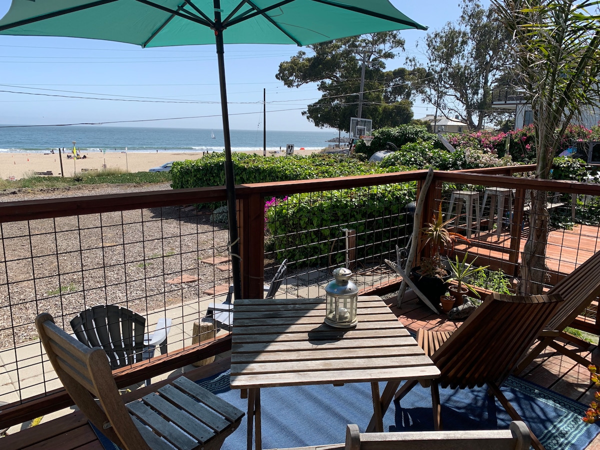 The blue house at the beach