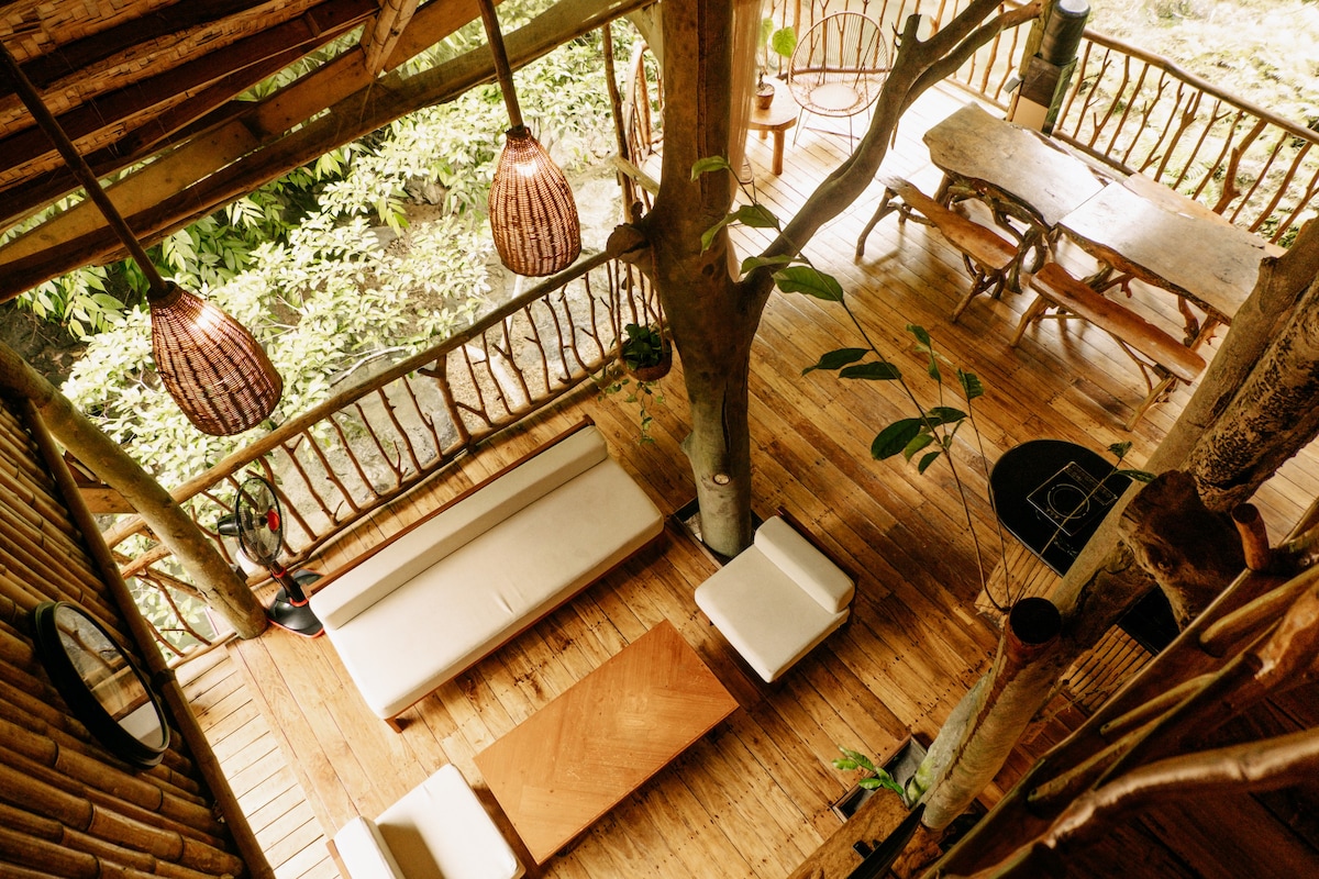 Treehouse De Valentine