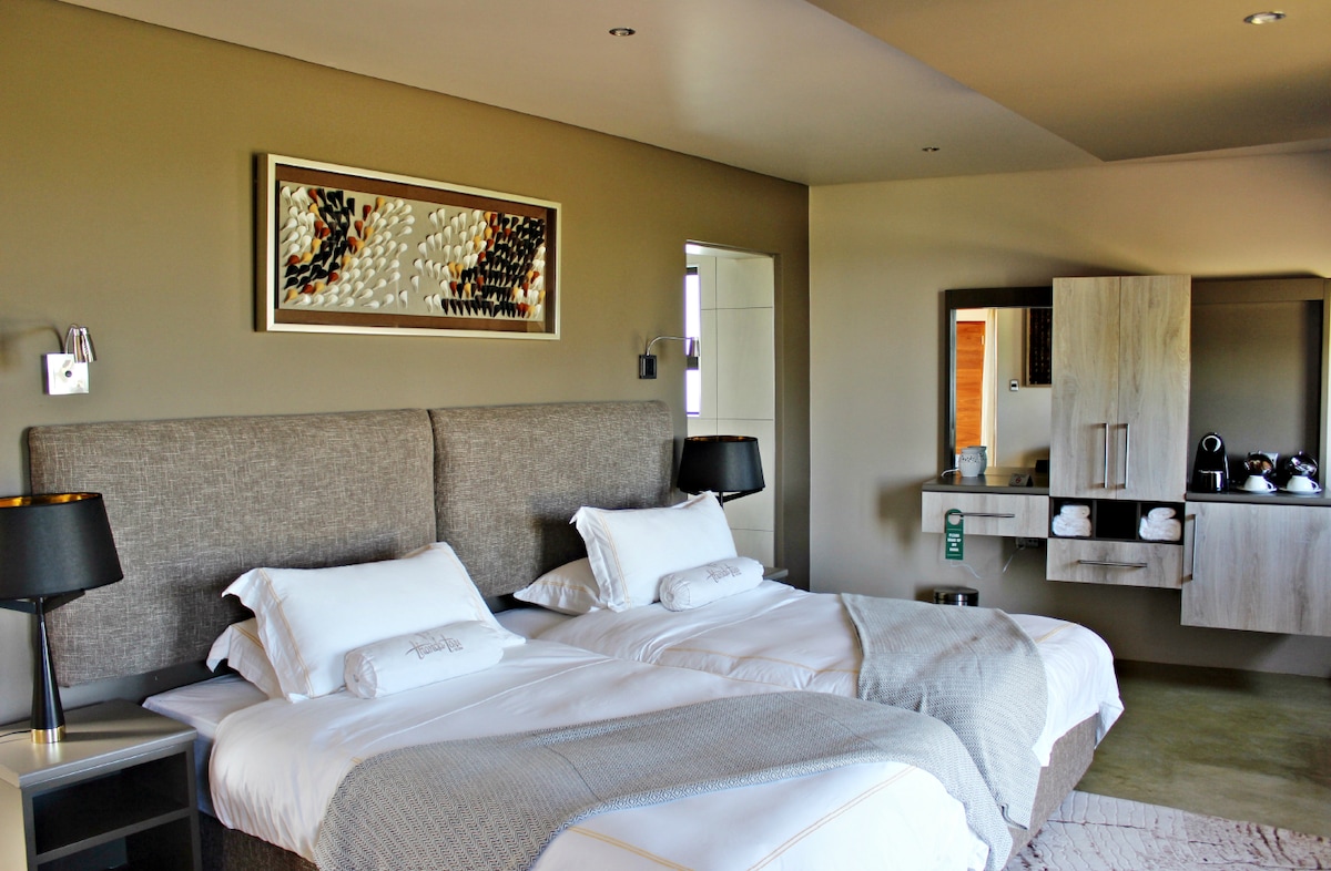 Luxury chalet 4, (1/2 family unit), E. Free State