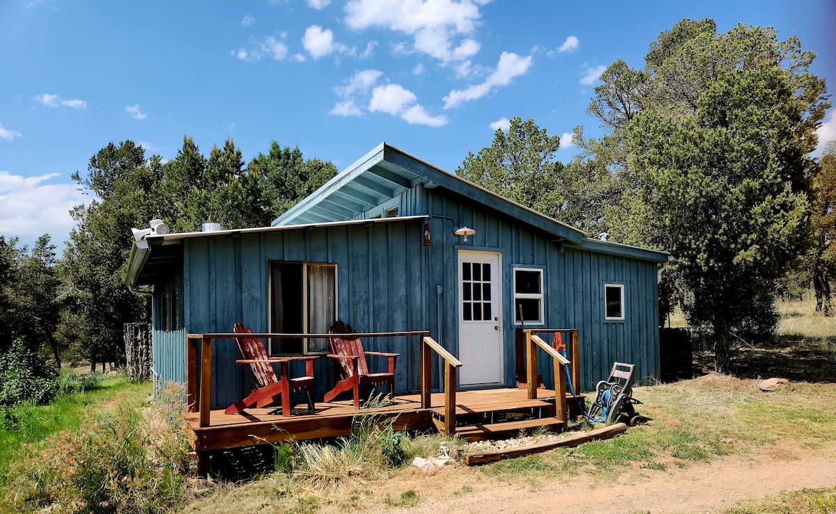 Smiling Dog Ranch - Rustic Guest Cabin