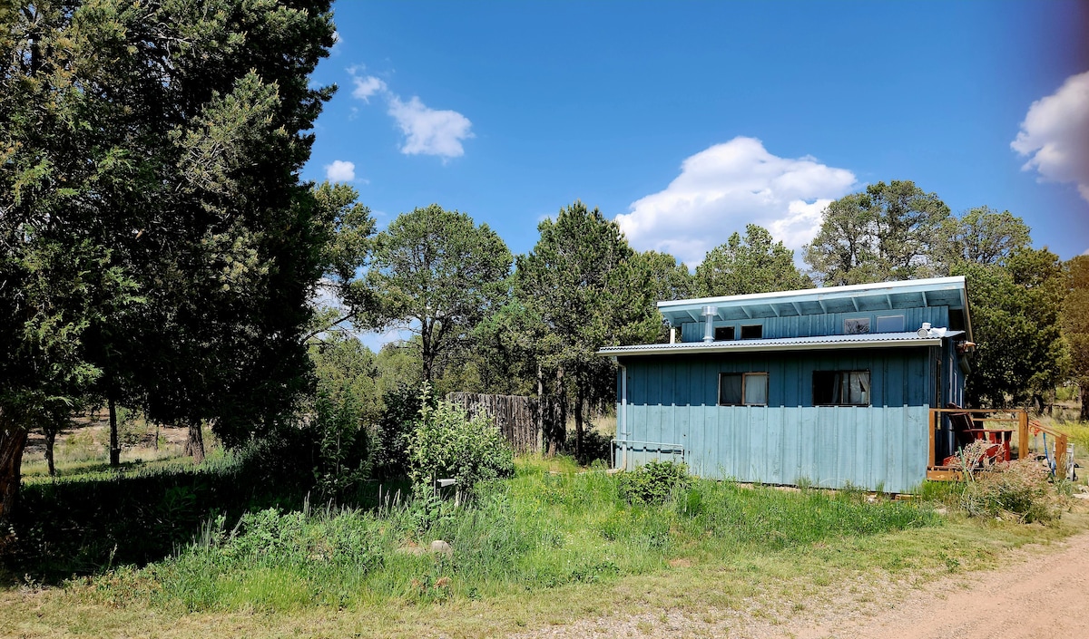 Smiling Dog Ranch - Rustic Guest Cabin