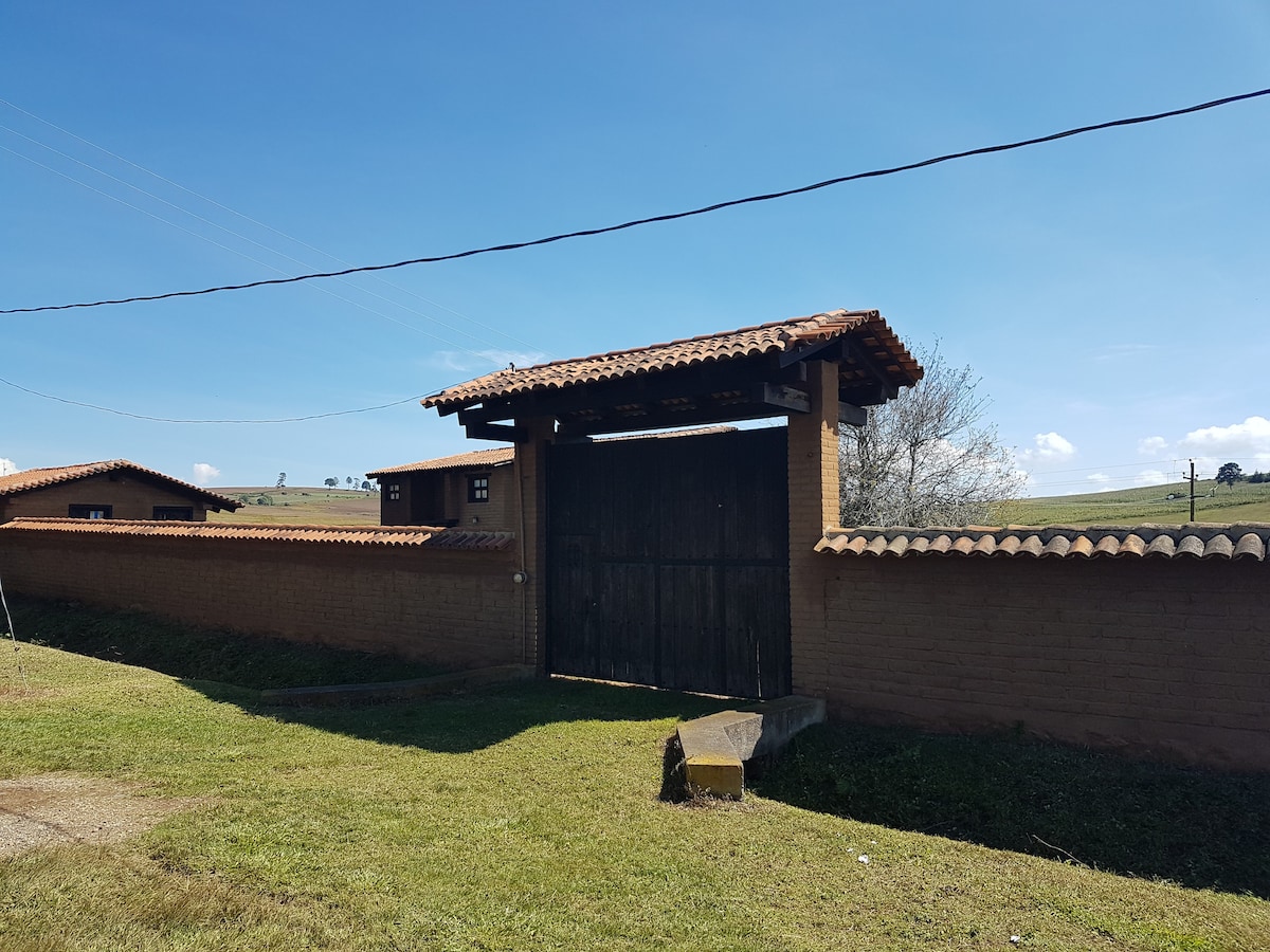 Casa Grande Salvador (Tapalpa) con Lago Natural