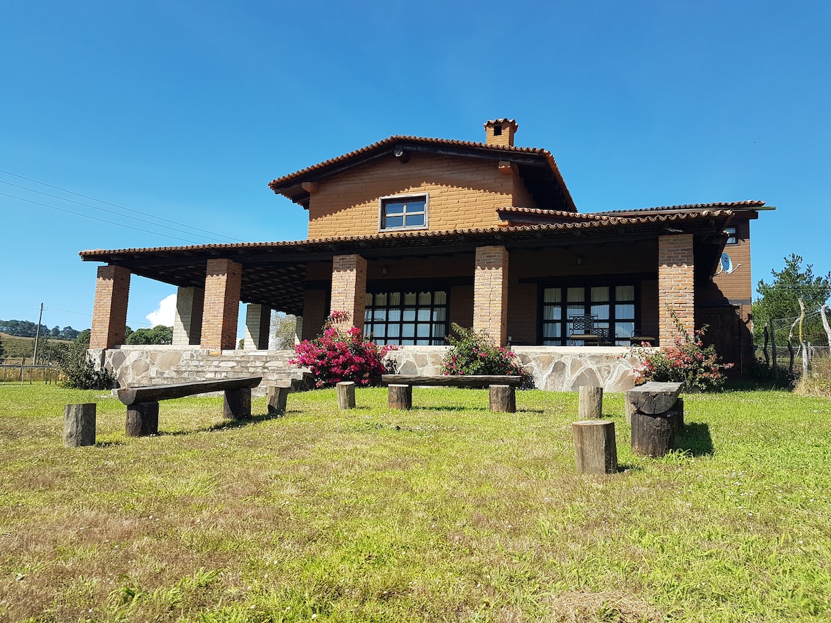 Casa Grande Salvador (Tapalpa) con Lago Natural