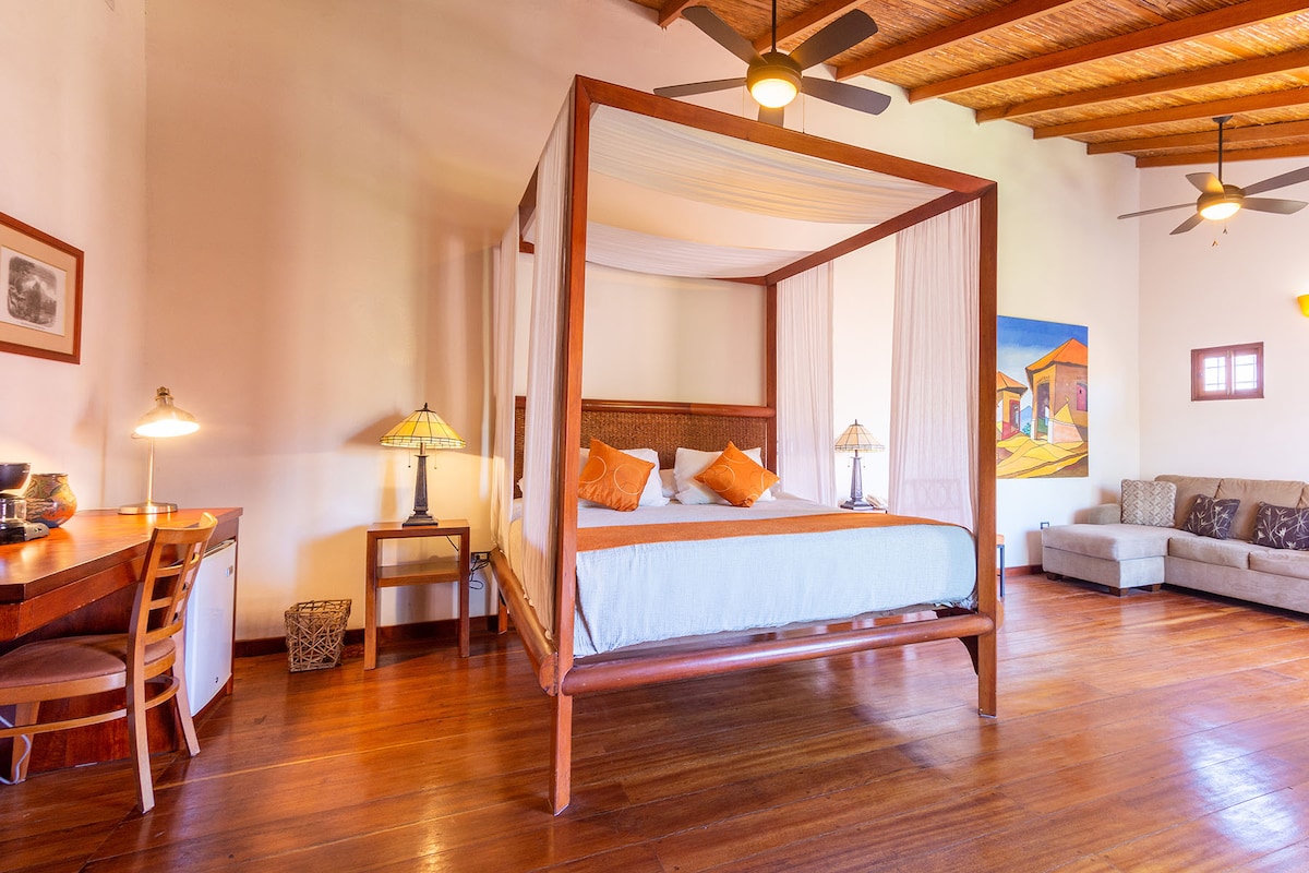 Selva Family Rooms, Casa Estrada