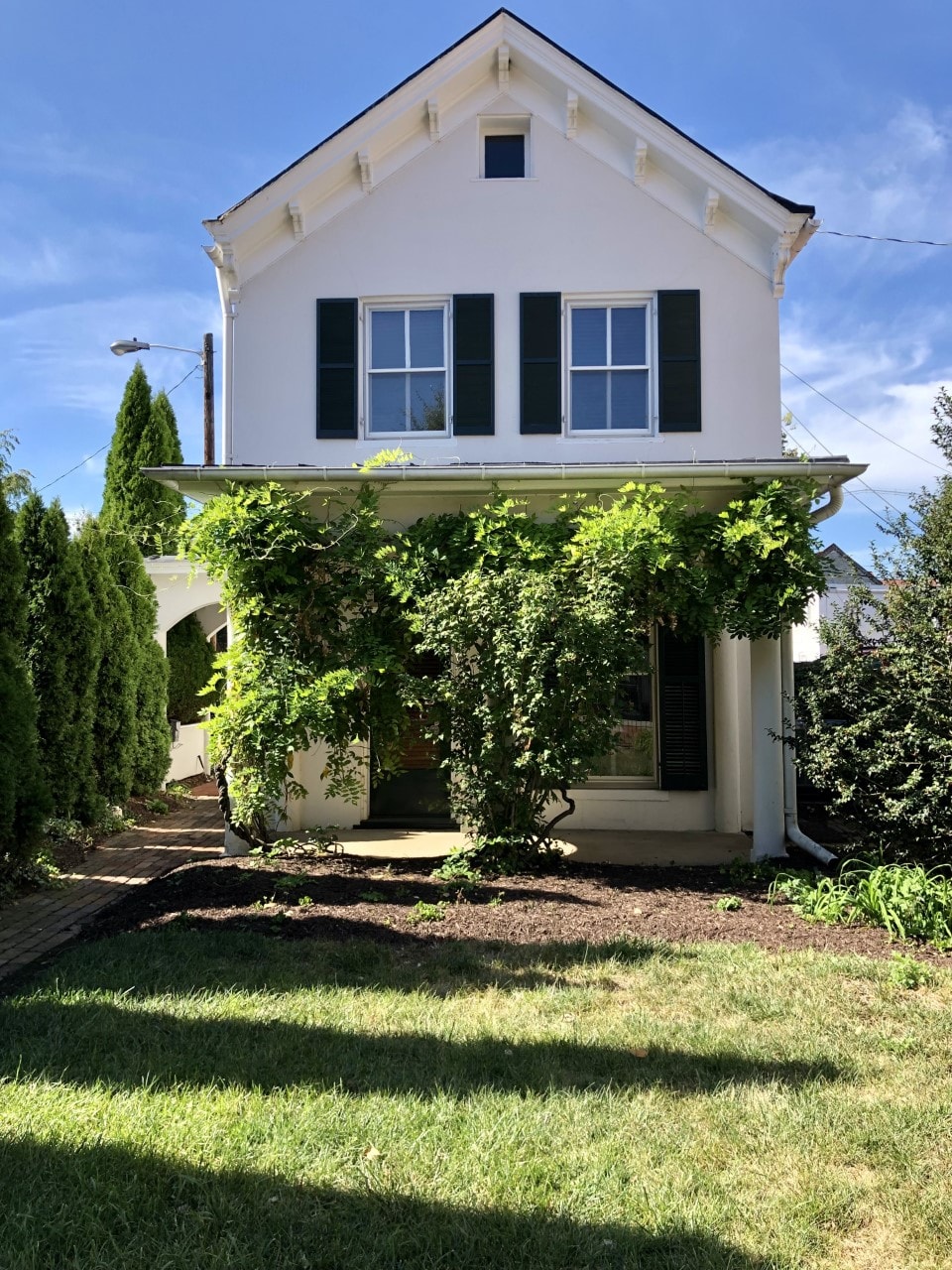 Historic Wisteria House on Old Town Walking Mall