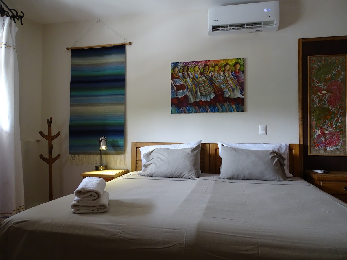 Beautiful room in Jalatlaco -Car Rental Available!