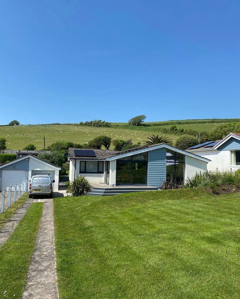 Surfs Up! 3 bed bungalow next to the beach Bigbury