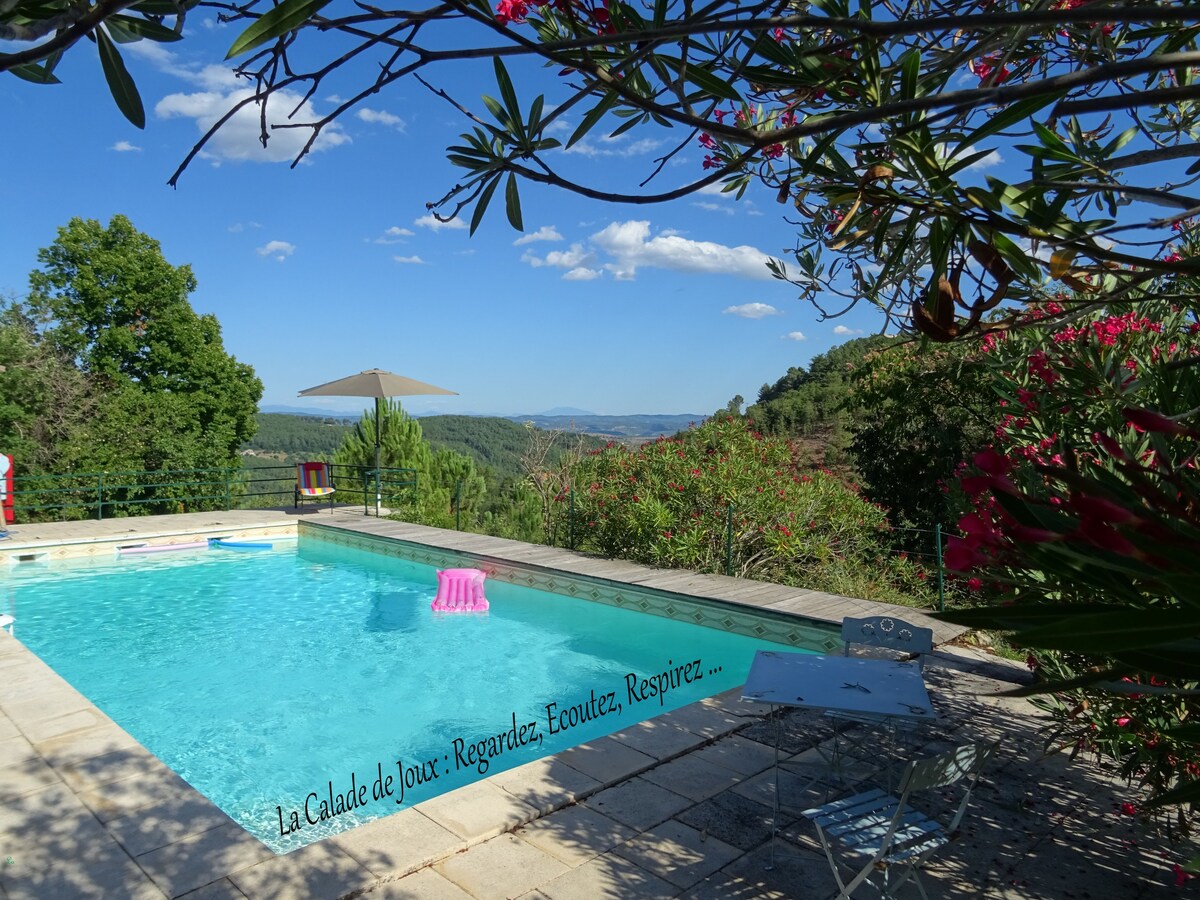 Piscine, chambres climatisées, vue étendue, calme