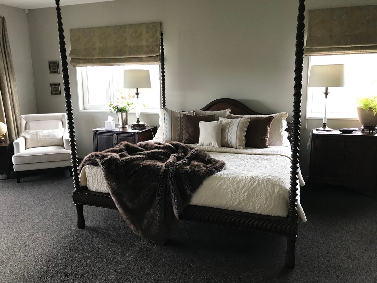 The Oxford Suite at Chateau Pritchard