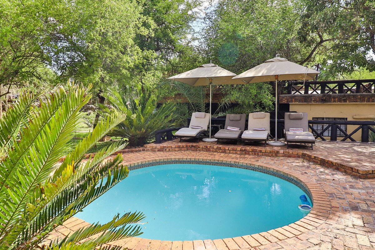 豪华加大双人床房，住宿加早餐@ Kruger Riverside Lodge
