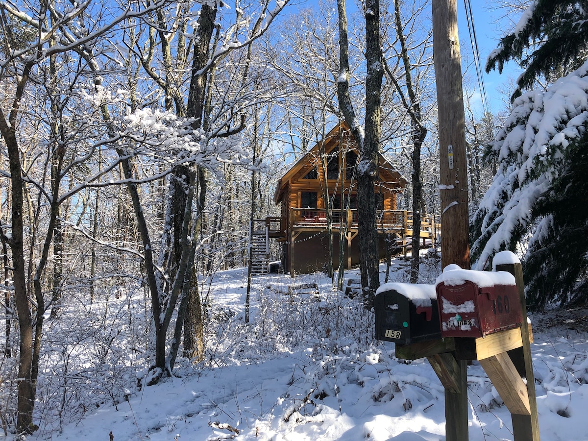 The Cabin at Wayside是一个舒适的木质度假胜地！