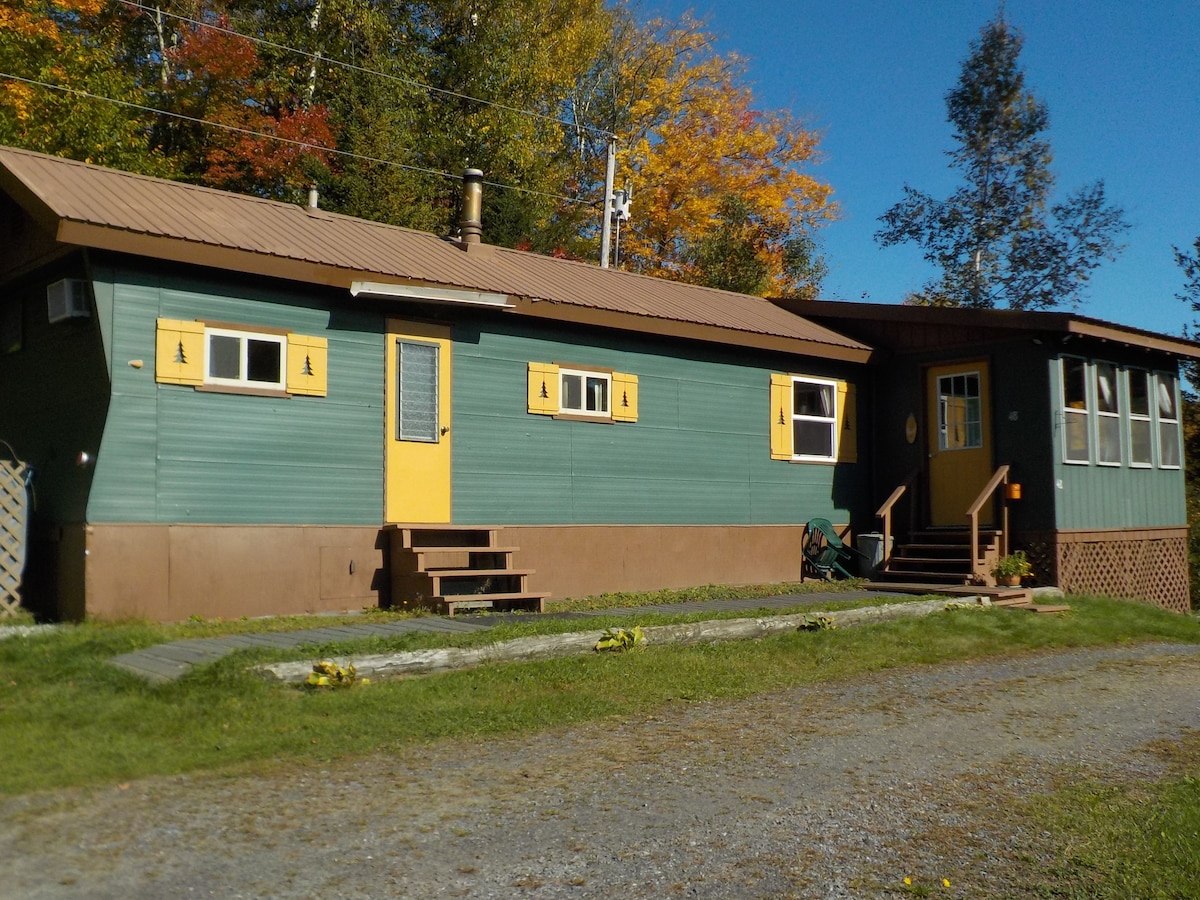 Cozy Vintage Mobile Home