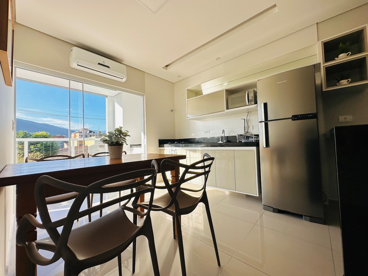公寓高标准，配备空调和美食区。