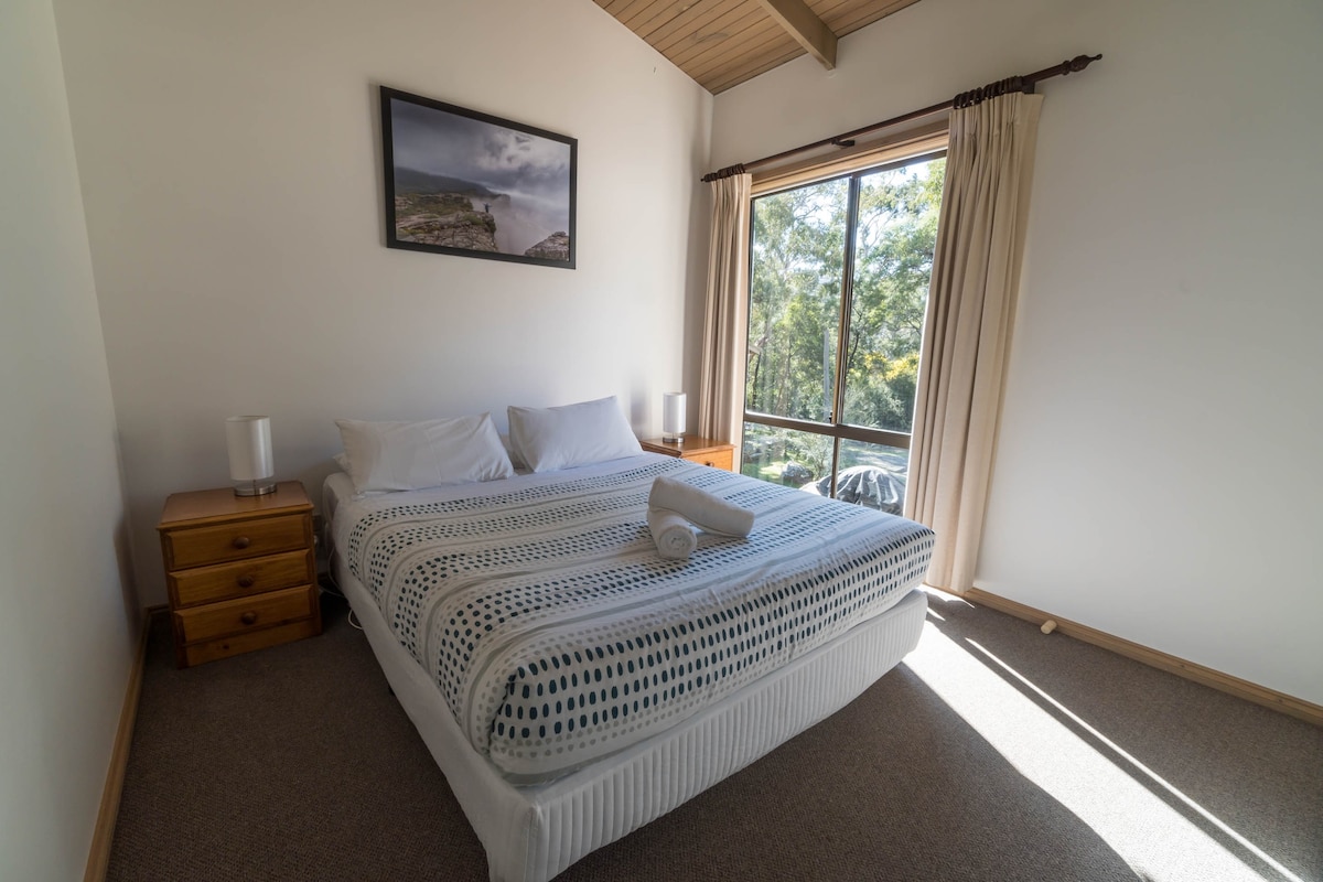 Wonderland Cottages - Banksia Cottage