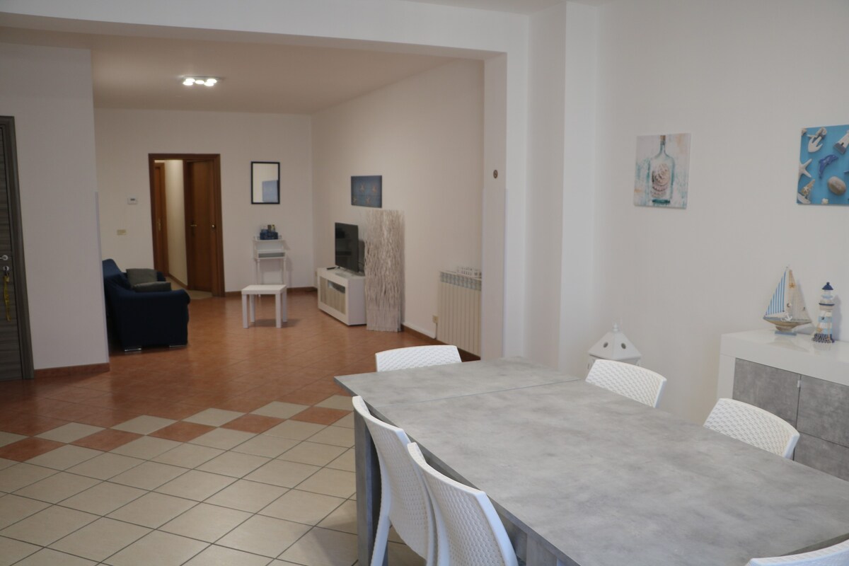 位于Terrasini中心的优雅公寓