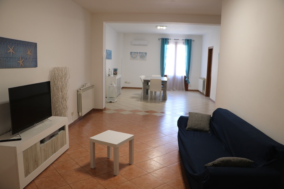 位于Terrasini中心的优雅公寓