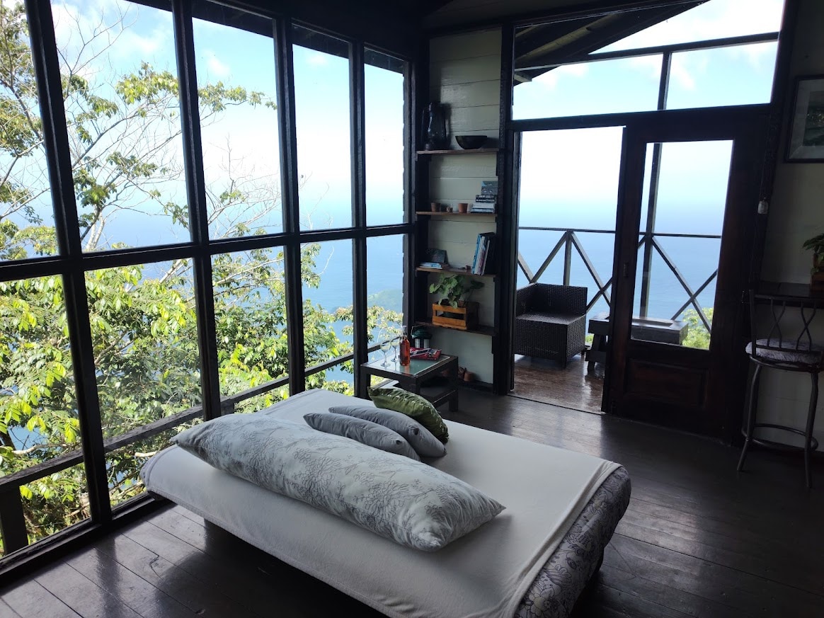 私人生态小屋迷人的海景