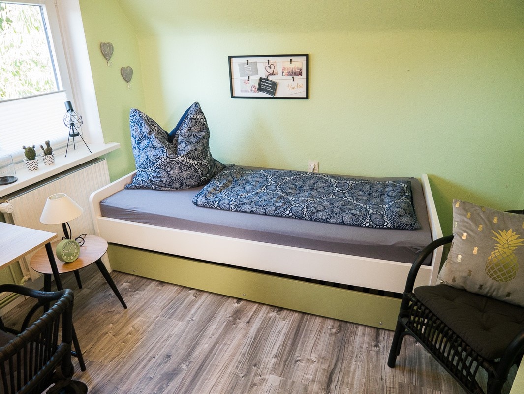 最多可入住2位房客的现代绿色房间