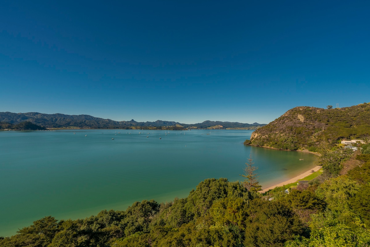 Coromandel, Beachfront Wyuna Bay