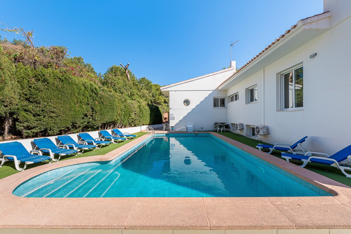 Beach Villa next to award-winning beach