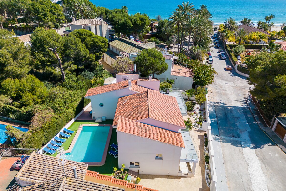 Beach Villa next to award-winning beach