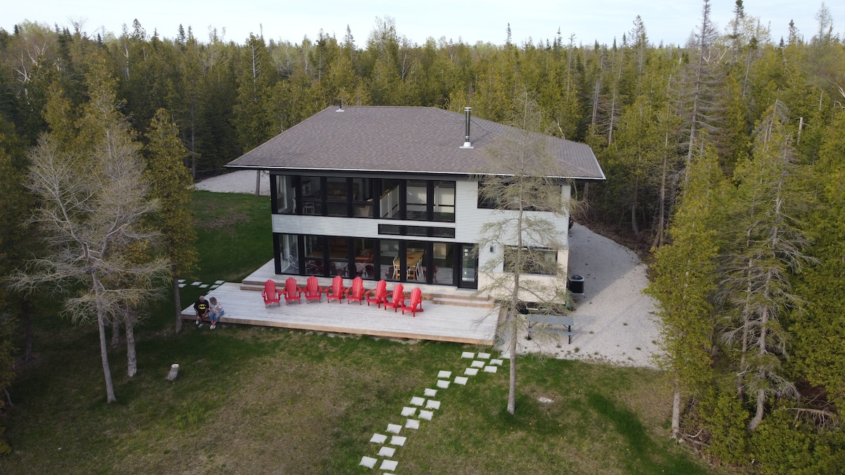 Modern Waterfront Haven on the Bruce Peninsula