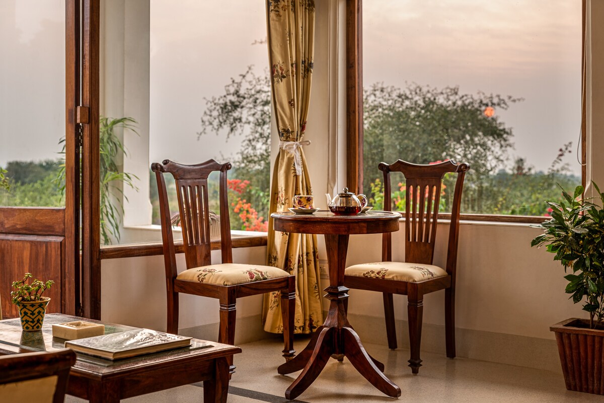 1BR Luxury Suite Kesarbagh w/Balcony 05 , Jojawar