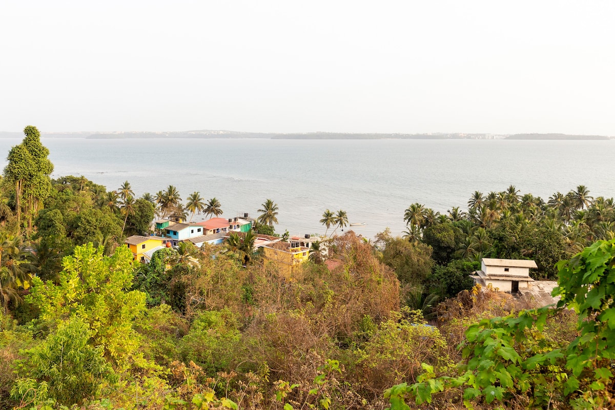 Stelliam's beautiful 4bhk sea view apartment, Goa