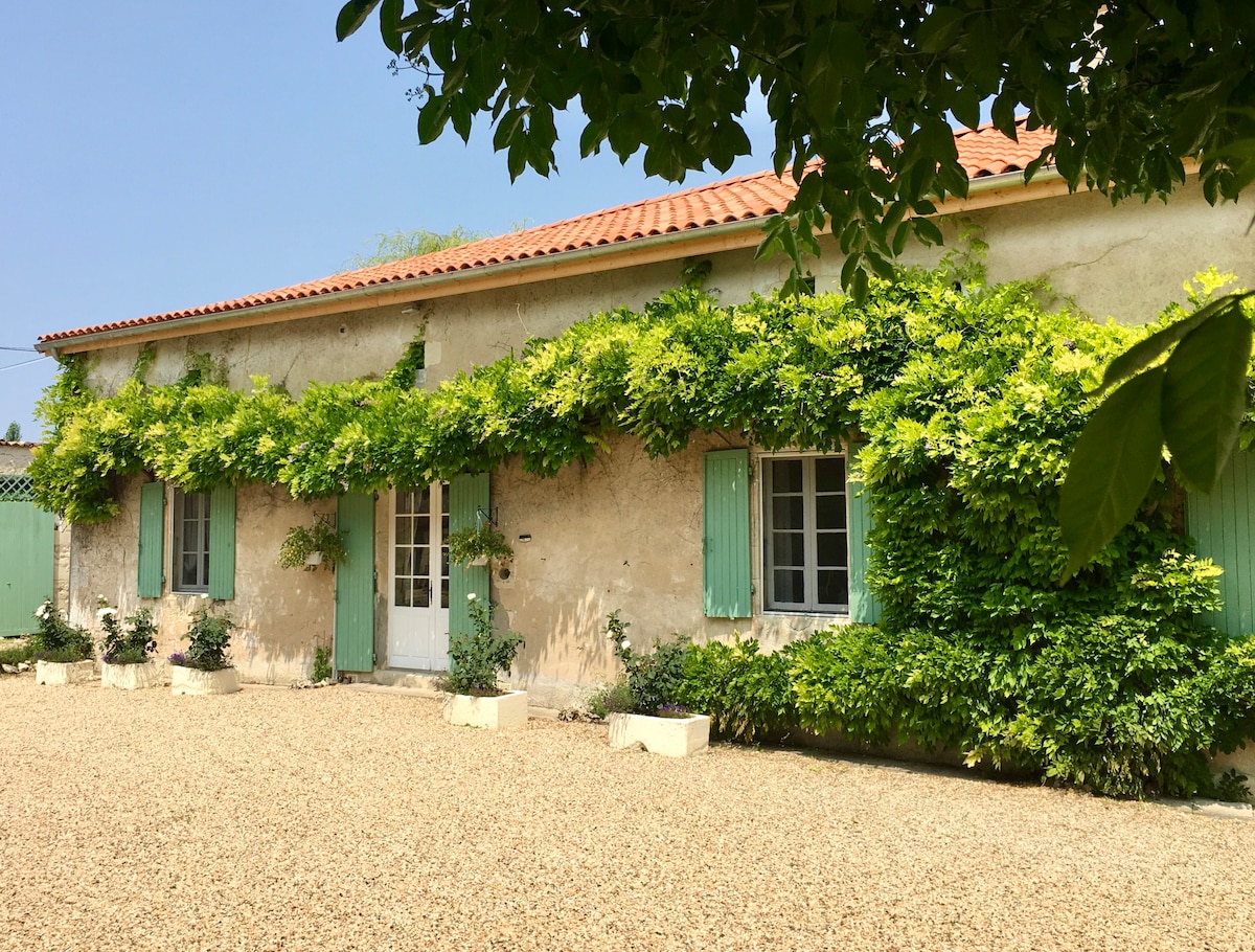 La Maison du Charpentier - Boutique, hot tub, pool