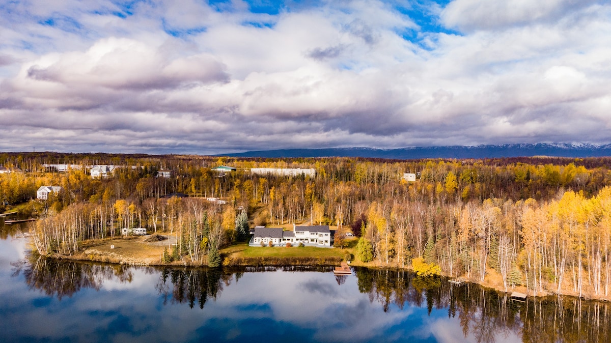 Lexi 's Lake湖畔豪华别墅，位于瓦西拉湖（ Wasilla Lake ）