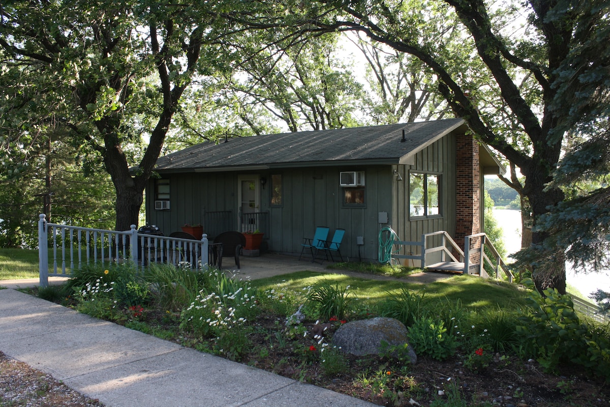 Giant Oak Cabin